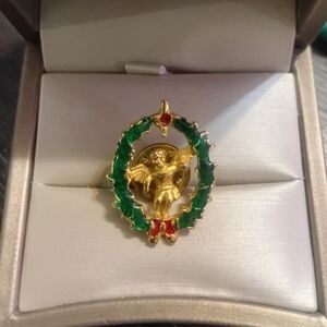 Elegant Gold and Green Wreath Brooch